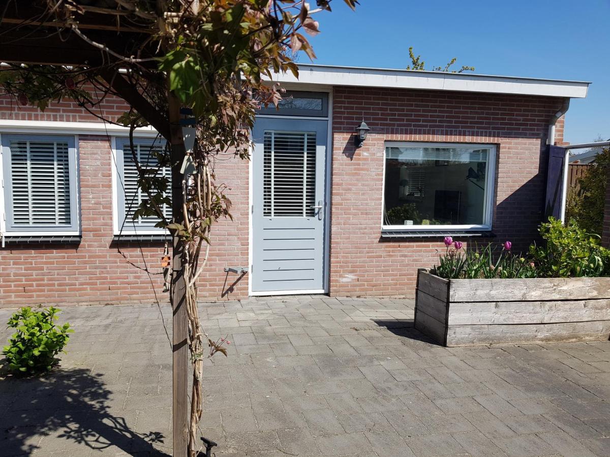Solstice, Quiet Cottage In Bruinisse, Zeeland Exteriör bild